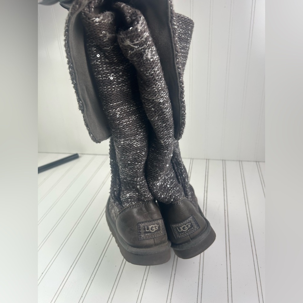 UGG Women’s Gray Knit Boots with Button Detail – Size 7 - Picture 4 of 9
